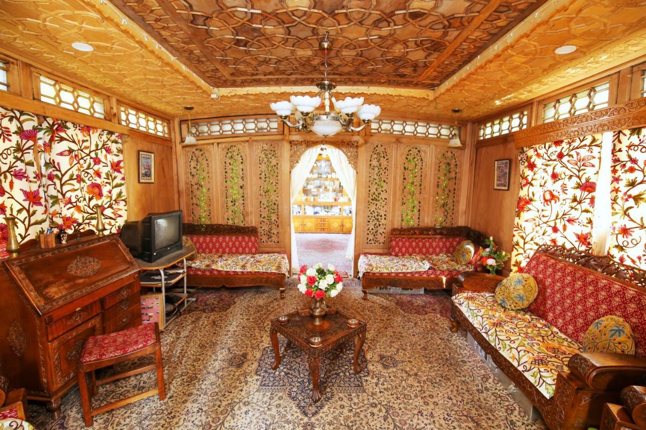 فندق ذا شيلتر جروب أوف هاوس بوتس Srīnagar المظهر الخارجي الصورة